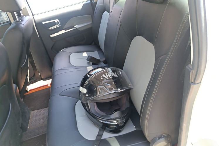 Used Great Wall Wingle 5 2023 2.4L Gasoline Two-Wheel-Drive Entry-Level Big Double Left Rear Seat