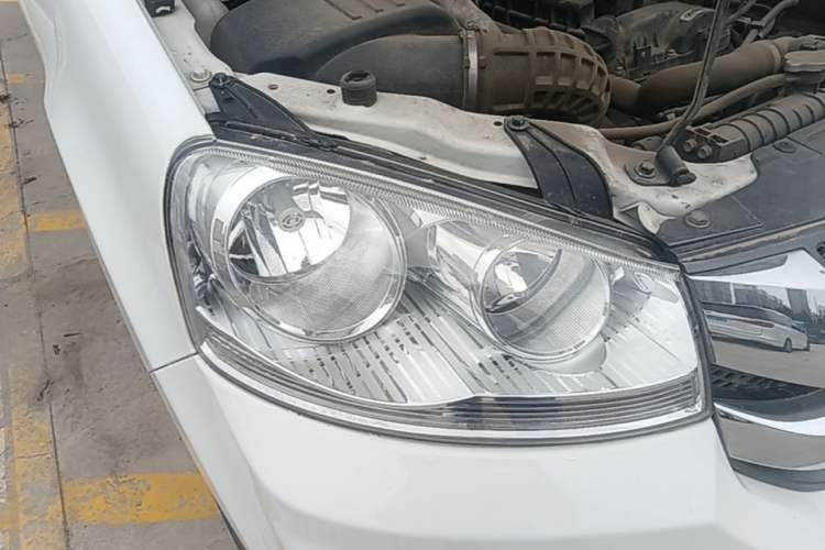 Used Great Wall Wingle 5 2023 "Dry Meal" Version 1.5T Gasoline Two-Wheel-Drive Advanced Large Double Right Front Headlight
