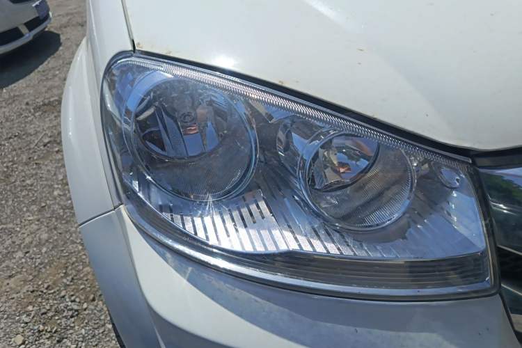 Used Great Wall Wingle 5 2023 2.4L Gasoline Two-Wheel-Drive Entry-Level Big Double Right Front Headlight