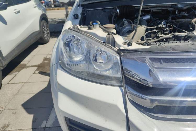 Used Great Wall Wingle 5 2023 2.0T Diesel 4x4 Entry-Level Flatbed Truck Right Front Headlight