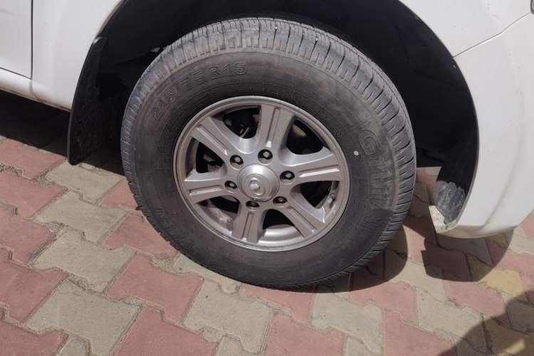 Used Great Wall Wingle 5 2023 "Dry Meal" Version 1.5T Gasoline Two-Wheel-Drive Advanced Large Double Right Front Wheel Hub
