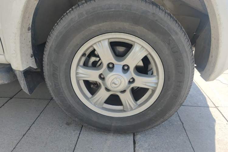 Used Great Wall Wingle 5 2023 2.0T Diesel 4x4 Entry-Level Flatbed Truck Right Front Wheel Hub