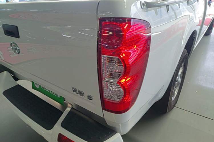 Used Great Wall Wingle 5 2023 "Dry Meal" Version 1.5T Gasoline Two-Wheel-Drive Advanced Large Double Right Rear Taillight