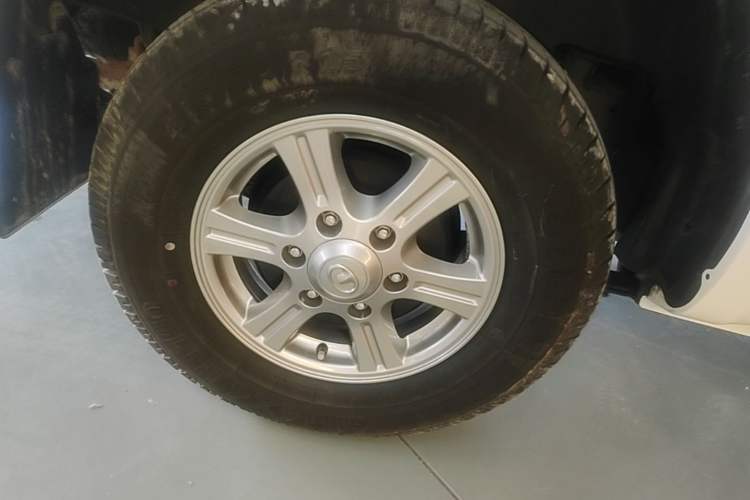 Used Great Wall Wingle 5 2023 "Dry Meal" Version 1.5T Gasoline Two-Wheel-Drive Advanced Large Double Right Rear Wheel Hub