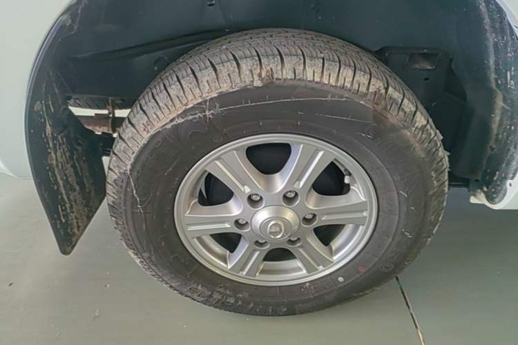 Used Great Wall Wingle 5 2023 "Dry Meal" Version 1.5T Gasoline Two-Wheel-Drive Advanced Large Double Right Rear Wheel Hub