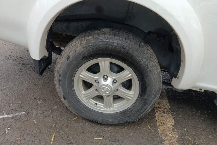 Used Great Wall Wingle 5 2023 2.0T Diesel Two-Wheel Drive Advanced Big Double Right Rear Wheel Hub