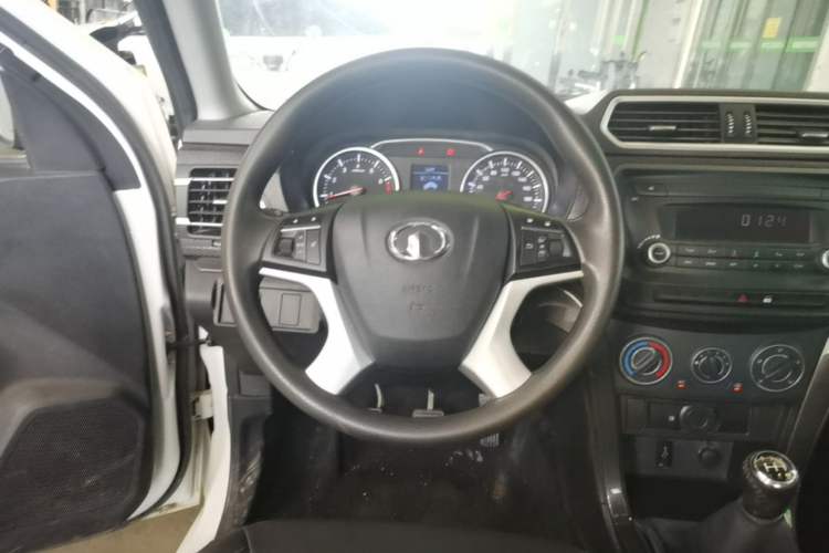 Used Great Wall Wingle 5 2023 "Ganfan" Version 1.5T Gasoline Two-Wheel-Drive Advanced Trim with Long Cargo Bed Steering Wheel