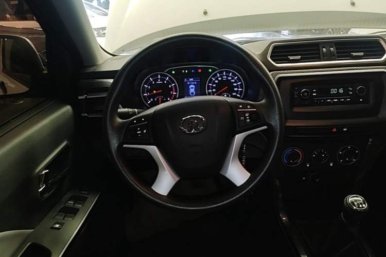 Used Great Wall Wingle 5 2023 "Dry Meal" Version 1.5T Gasoline Two-Wheel-Drive Advanced Large Double Steering Wheel