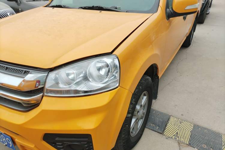 Used Great Wall Wingle 5 2023 "Dry Meal" Version 1.5T Gasoline Two-Wheel-Drive Advanced Large Double Left Front Headlight
