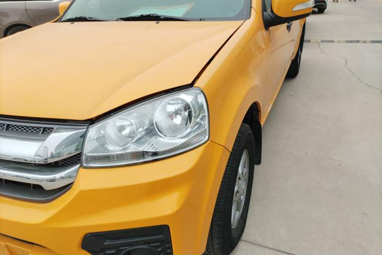 Used Great Wall Wingle 5 2023 "Dry Meal" Version 1.5T Gasoline Two-Wheel-Drive Advanced Large Double Left Front Headlight