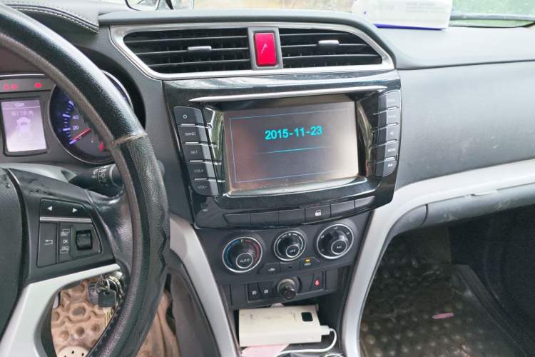 Used Great Wall Wingle 6 2014 2.0T Two-Wheel Drive Elite Version 4D20B Audio And AC Panel