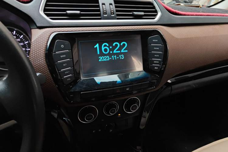 Used Great Wall Wingle 6 2014 2.0T Two-Wheel Drive Navigation Version 4D20B Audio And AC Panel