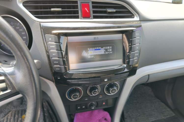 Used Great Wall Wingle 6 2014 2.0T Two-Wheel Drive Elite Version 4D20B Audio And AC Panel