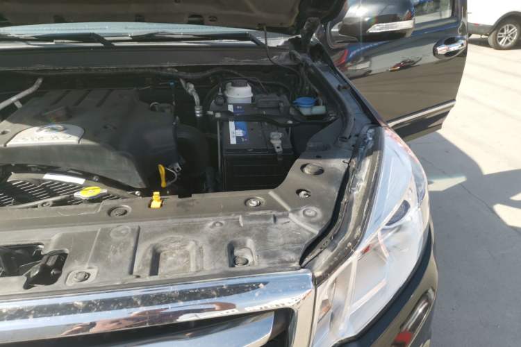 Used Great Wall Wingle 6 2014 2.0T Two-Wheel Drive Elite Version 4D20B Engine Bay Left