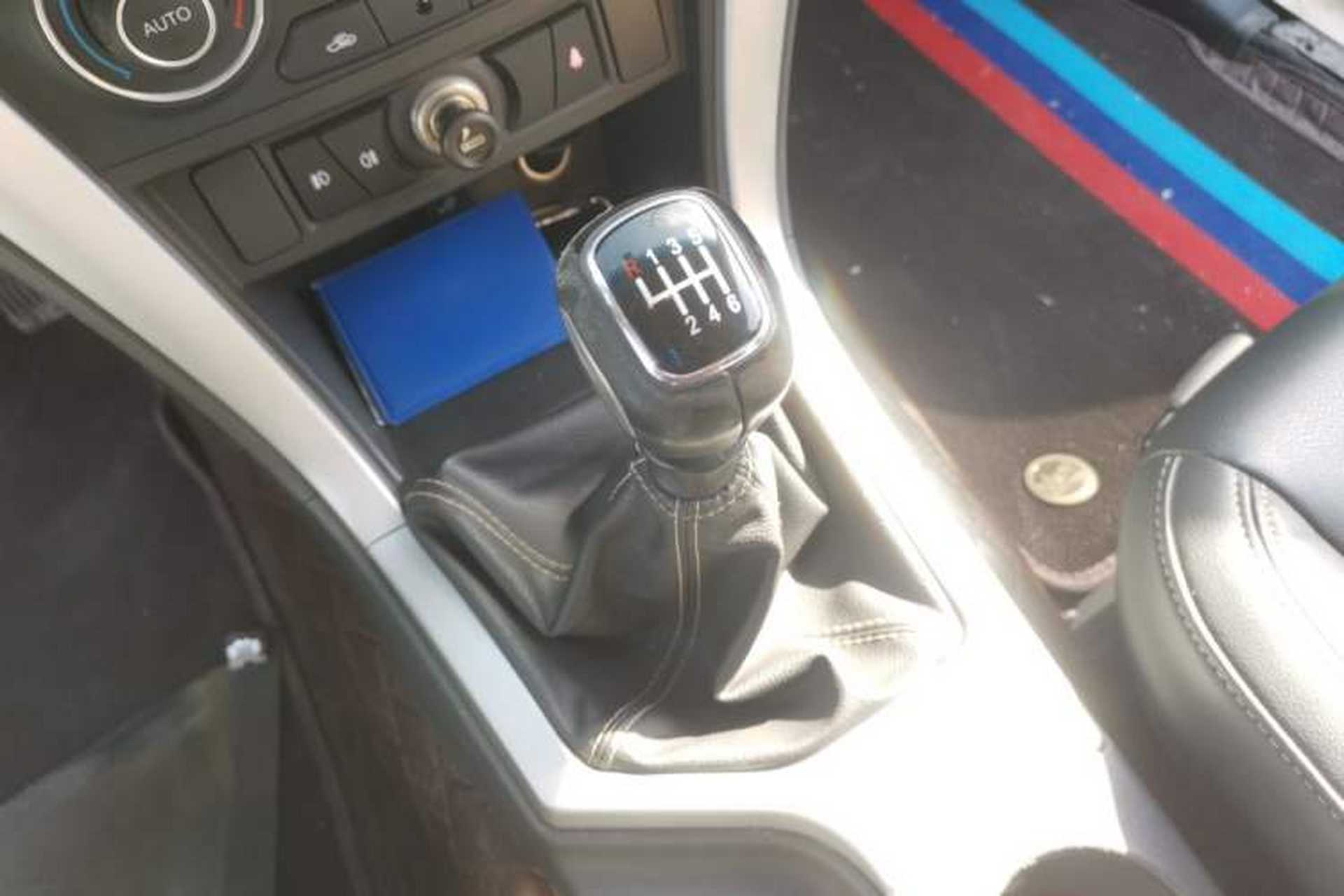 Used Great Wall Wingle 6 2014 2.0T Two-Wheel Drive Elite Version 4D20B Gear Lever