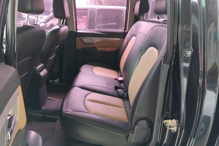 Used Great Wall Wingle 6 2014 2.0T Two-Wheel Drive Elite Version 4D20B Left Rear Seat
