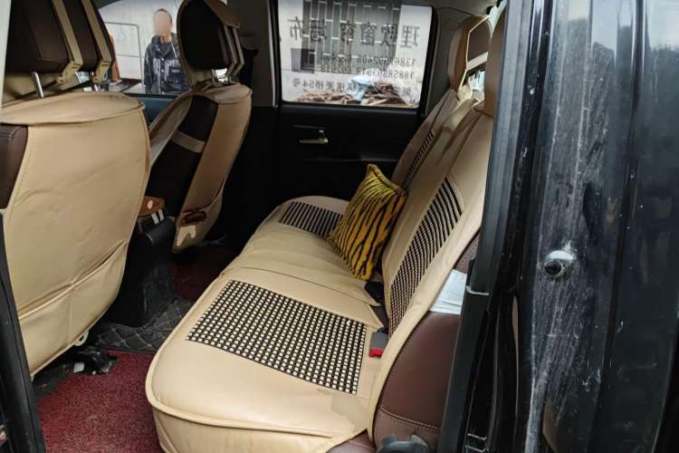 Used Great Wall Wingle 6 2014 2.0T Two-Wheel Drive Navigation Version 4D20B Left Rear Seat