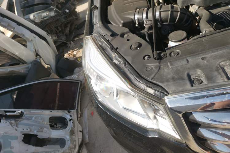 Used Great Wall Wingle 6 2014 2.0T Two-Wheel Drive Elite Version 4D20B Right Front Headlight