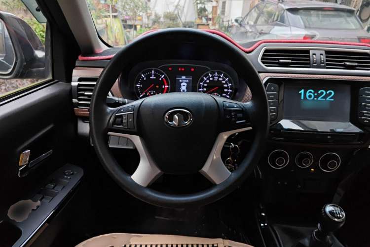 Used Great Wall Wingle 6 2014 2.0T Two-Wheel Drive Navigation Version 4D20B Steering Wheel