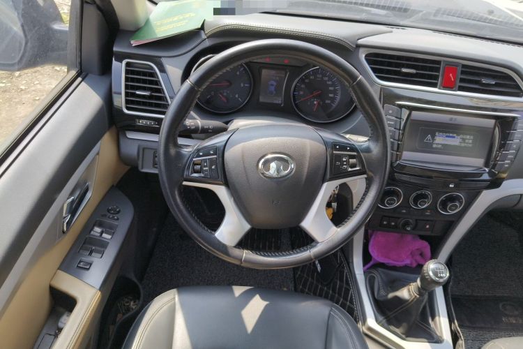 Used Great Wall Wingle 6 2014 2.0T Two-Wheel Drive Elite Version 4D20B Steering Wheel