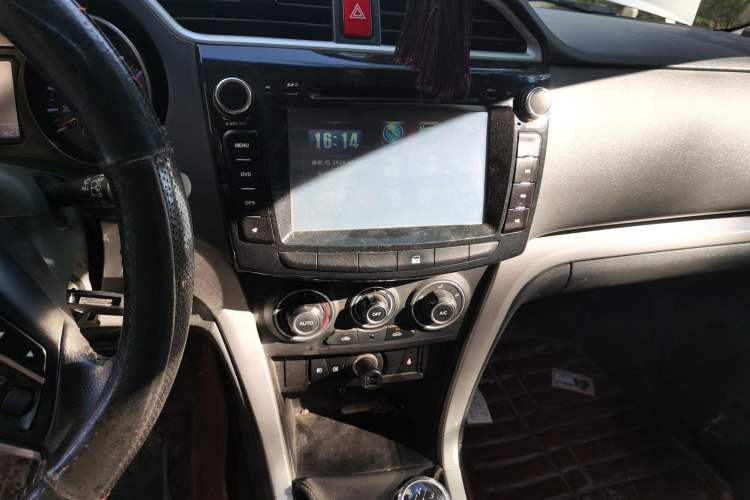 Used Great Wall Wingle 6 2014 2.0T Two-Wheel Drive Elite Version 4D20B Audio And AC Panel