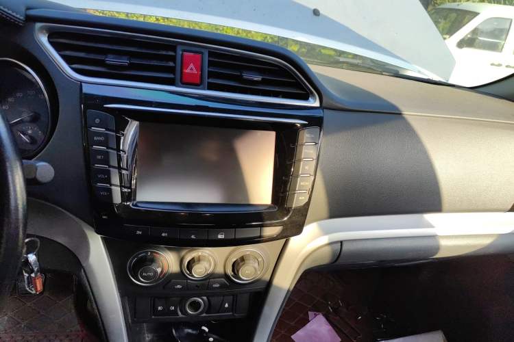 Used Great Wall Wingle 6 2014 2.0T Four-Wheel Drive Elite Version 4D20B Audio And AC Panel