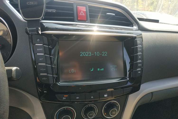 Used Great Wall Wingle 6 2014 2.4L 4x4 Elite Version 4G69 Audio And AC Panel