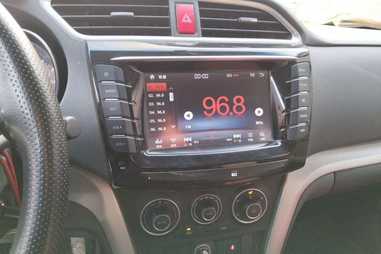 Used Great Wall Wingle 6 2014 2.0T Two-Wheel Drive Elite Version 4D20B Audio And AC Panel