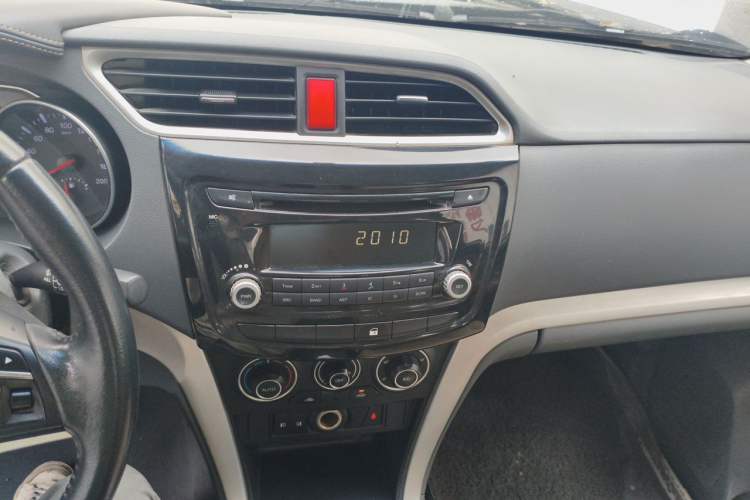 Used Great Wall Wingle 6 2014 2.0T Two-Wheel Drive Elite Version 4D20B Audio And AC Panel