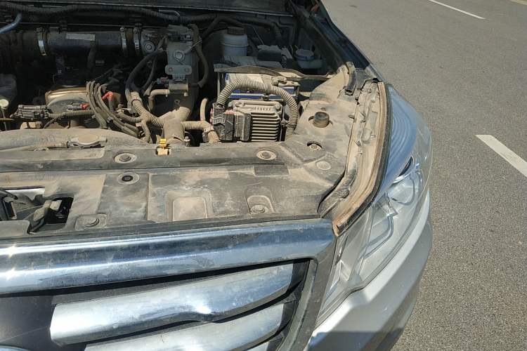 Used Great Wall Wingle 6 2014 2.4L 4x4 Elite Version 4G69 Engine Bay Left