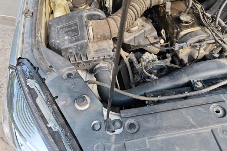 Used Great Wall Wingle 6 2014 2.4L Two-Wheel Drive Elite Version 4G69 Engine Bay Right