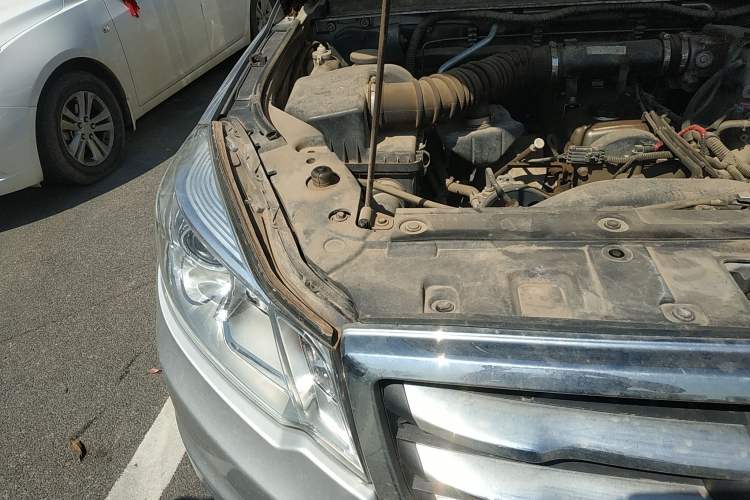 Used Great Wall Wingle 6 2014 2.4L 4x4 Elite Version 4G69 Engine Bay Right