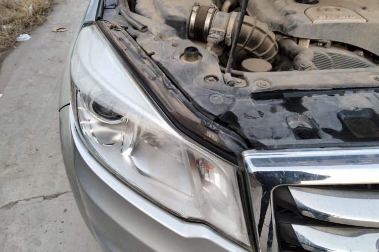 Used Great Wall Wingle 6 2014 2.0T Two-Wheel Drive Elite Version 4D20B Engine Bay Right