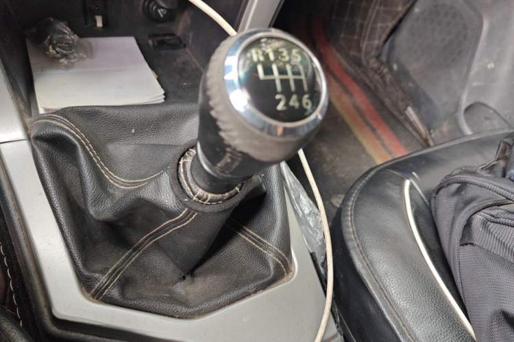 Used Great Wall Wingle 6 2014 2.0T Four-Wheel Drive Elite Version 4D20B Gear Lever