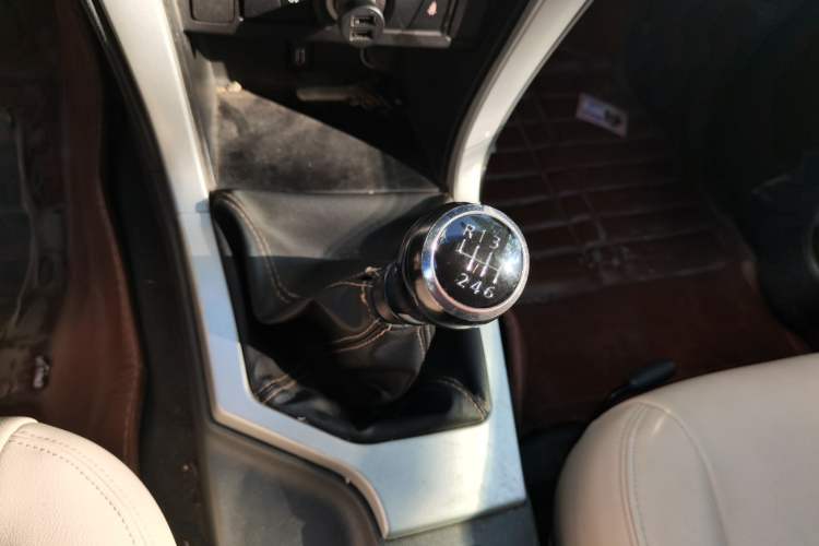 Used Great Wall Wingle 6 2014 2.0T Two-Wheel Drive Elite Version 4D20B Gear Lever