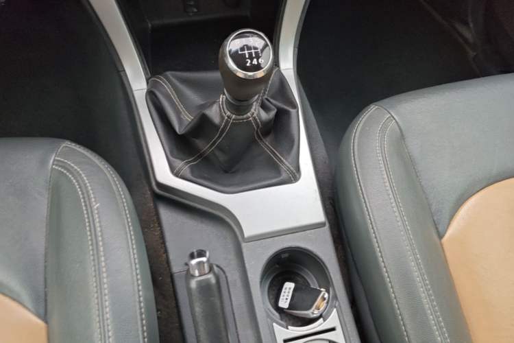Used Great Wall Wingle 6 2014 2.0T Four-Wheel Drive Navigation Version 4D20B Gear Lever