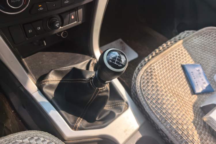 Used Great Wall Wingle 6 2014 2.0T Two-Wheel Drive Elite Version 4D20B Gear Lever