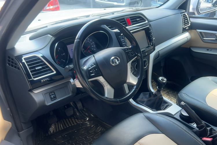 Used Great Wall Wingle 6 2014 2.0T Two-Wheel Drive Navigation Version 4D20B Interior 2