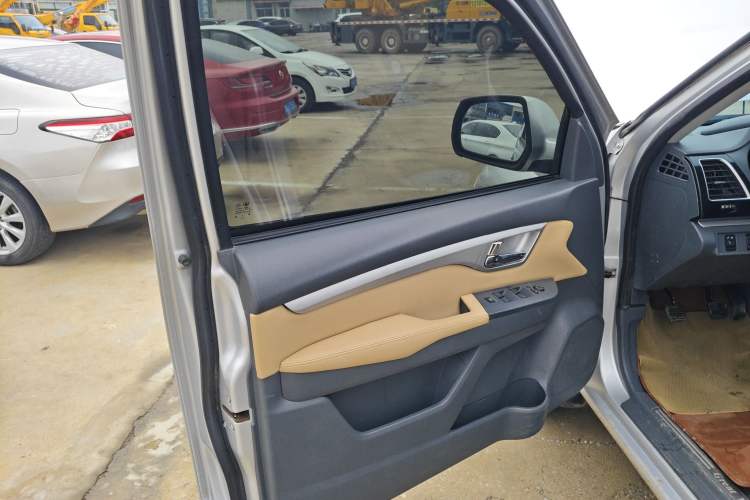 Used Great Wall Wingle 6 2014 2.4L Two-Wheel Drive Elite Version 4G69 Left Front Door Interior