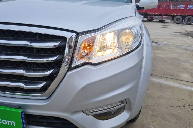 Used Great Wall Wingle 6 2014 2.4L Two-Wheel Drive Elite Version 4G69 Left Front Headlight
