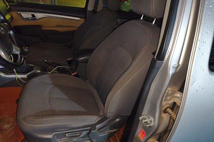 Used Great Wall Wingle 6 2014 2.0T Two-Wheel Drive Elite Version 4D20B Left Front Seat