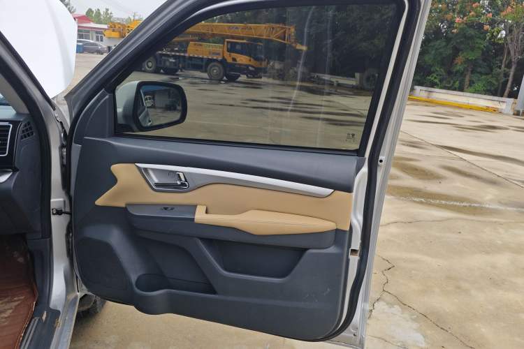 Used Great Wall Wingle 6 2014 2.4L Two-Wheel Drive Elite Version 4G69 Right Front Door Interior