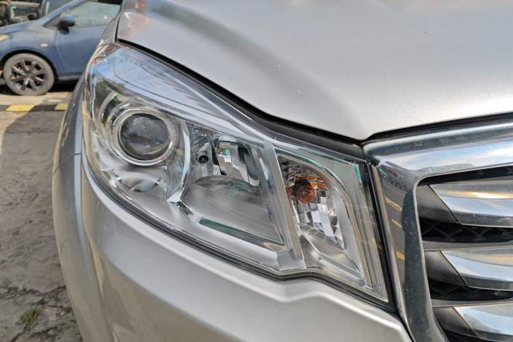 Used Great Wall Wingle 6 2014 2.4L Two-Wheel Drive Elite Version 4G69 Right Front Headlight