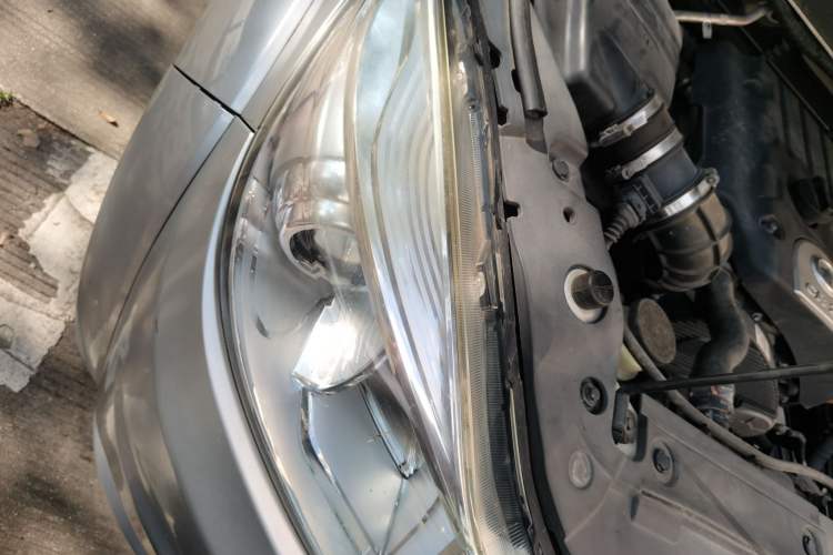 Used Great Wall Wingle 6 2014 2.0T Two-Wheel Drive Elite Version 4D20B Right Front Headlight