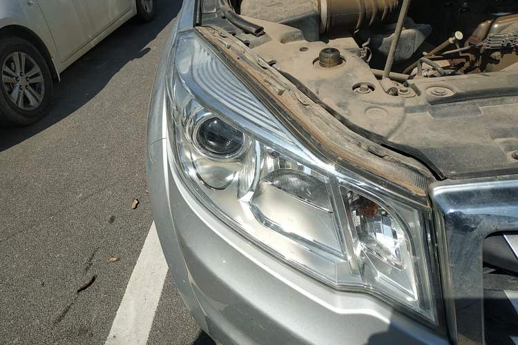 Used Great Wall Wingle 6 2014 2.4L 4x4 Elite Version 4G69 Right Front Headlight