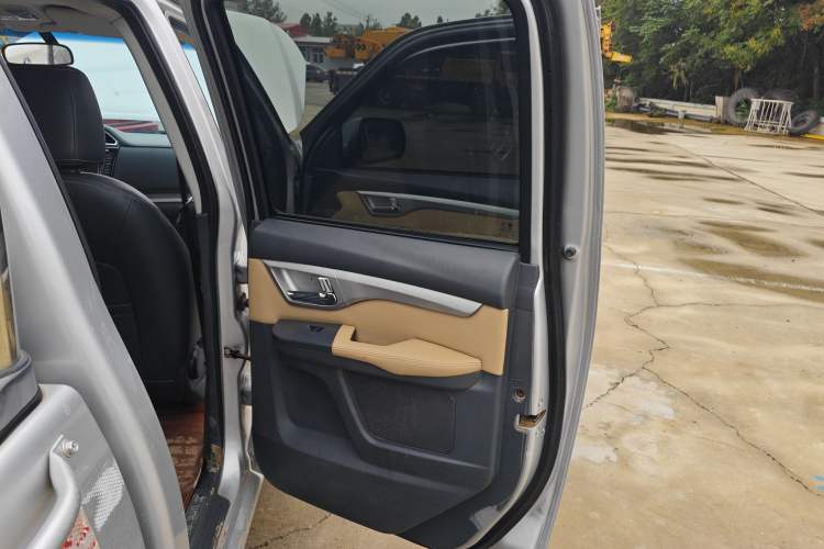 Used Great Wall Wingle 6 2014 2.4L Two-Wheel Drive Elite Version 4G69 Right Rear Door Interior