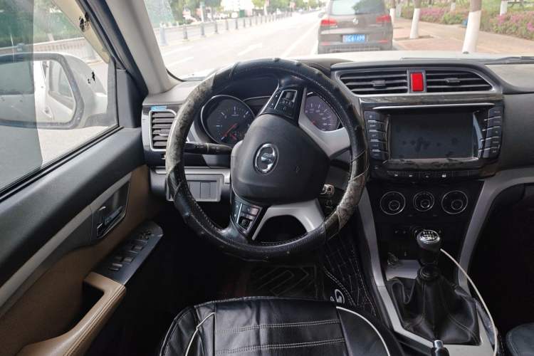 Used Great Wall Wingle 6 2014 2.0T Four-Wheel Drive Elite Version 4D20B Steering Wheel