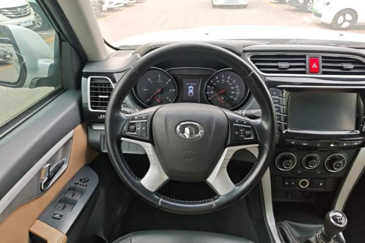 Used Great Wall Wingle 6 2014 2.0T Four-Wheel Drive Navigation Version 4D20B Steering Wheel