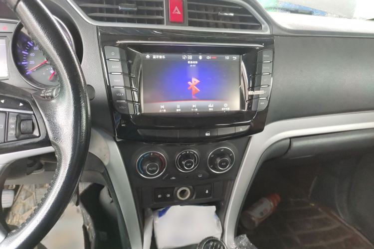 Used Great Wall Wingle 6 2014 2.0T Two-Wheel Drive Navigation Version 4D20B Audio And AC Panel