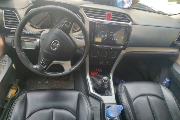 Used Great Wall Wingle 6 2014 2.0T Two-Wheel Drive Elite Version 4D20B Center Console